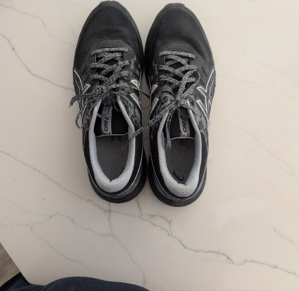 ASICS Men’s Black and Gray Athletic Running Shoes - Picture 4 of 8